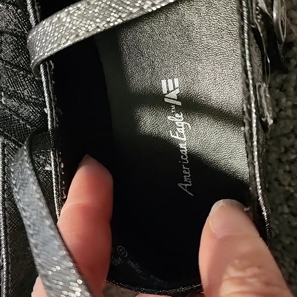 American Eagle shoes with velcro straps size 11.. - Picture 6 of 6